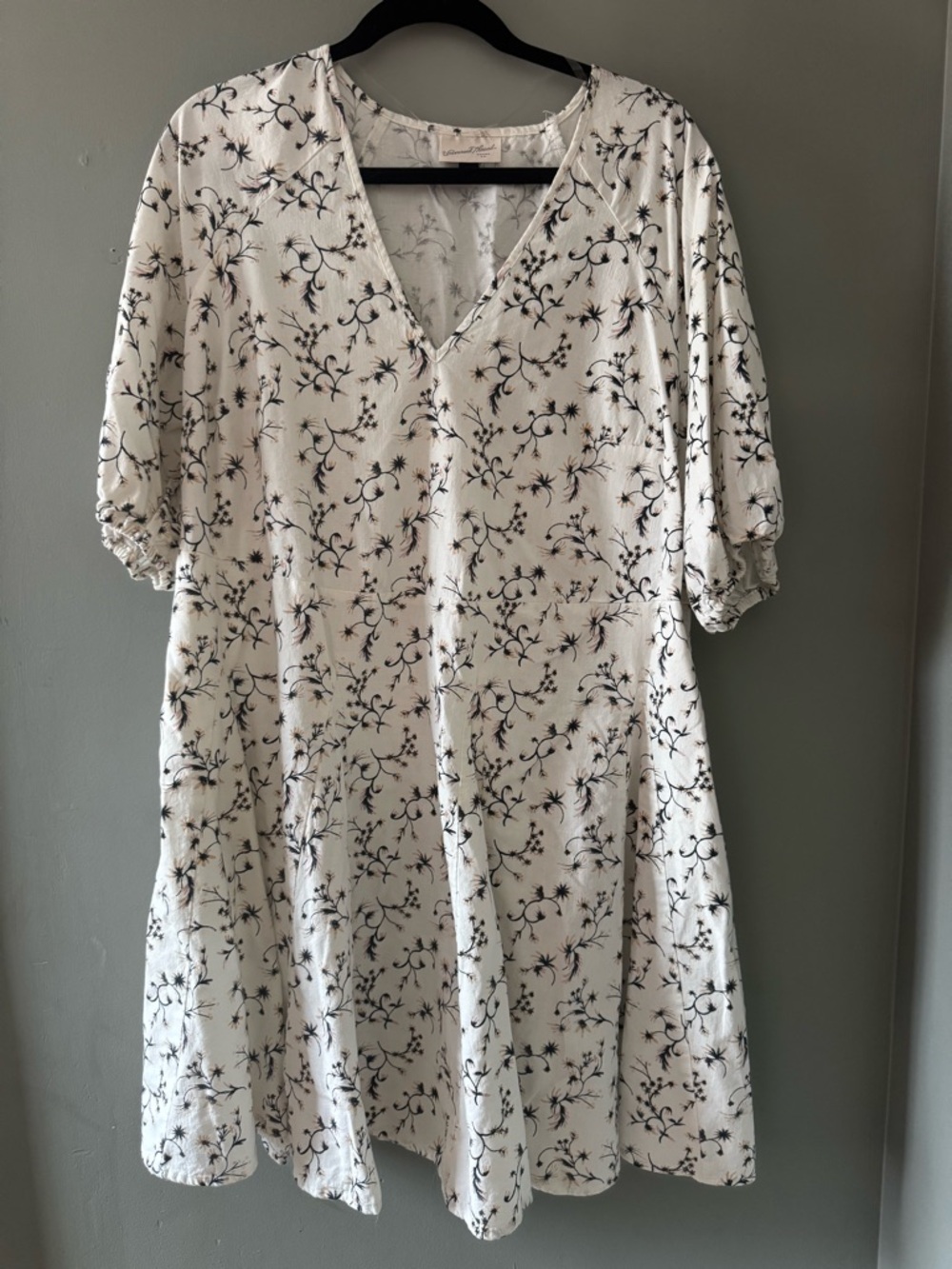 Universal Thread White V-Neck Midi Dress with Black Floral Print